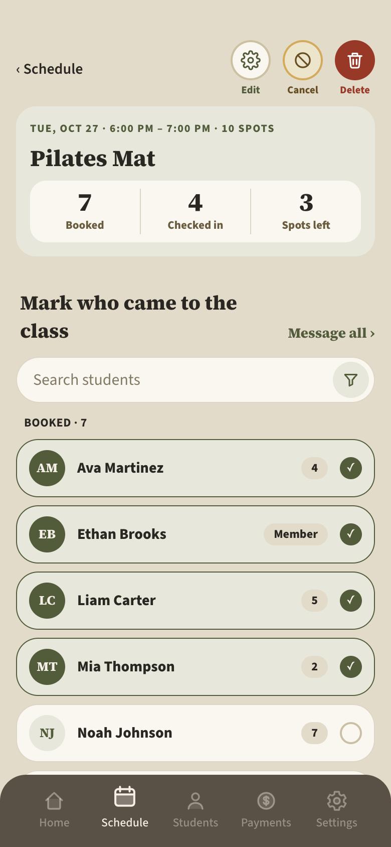 Ulumi check-in screen: booked students with checkmarks and class credits